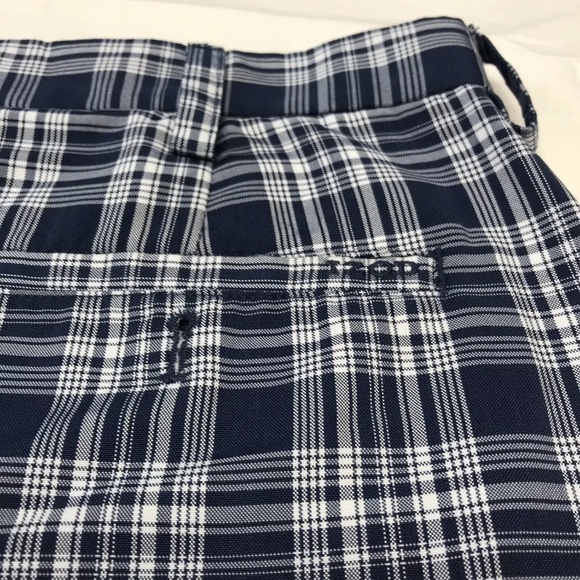 IZOD Golf Mens Size 36 Blue/White Plaid shorts - Picture 6 of 6